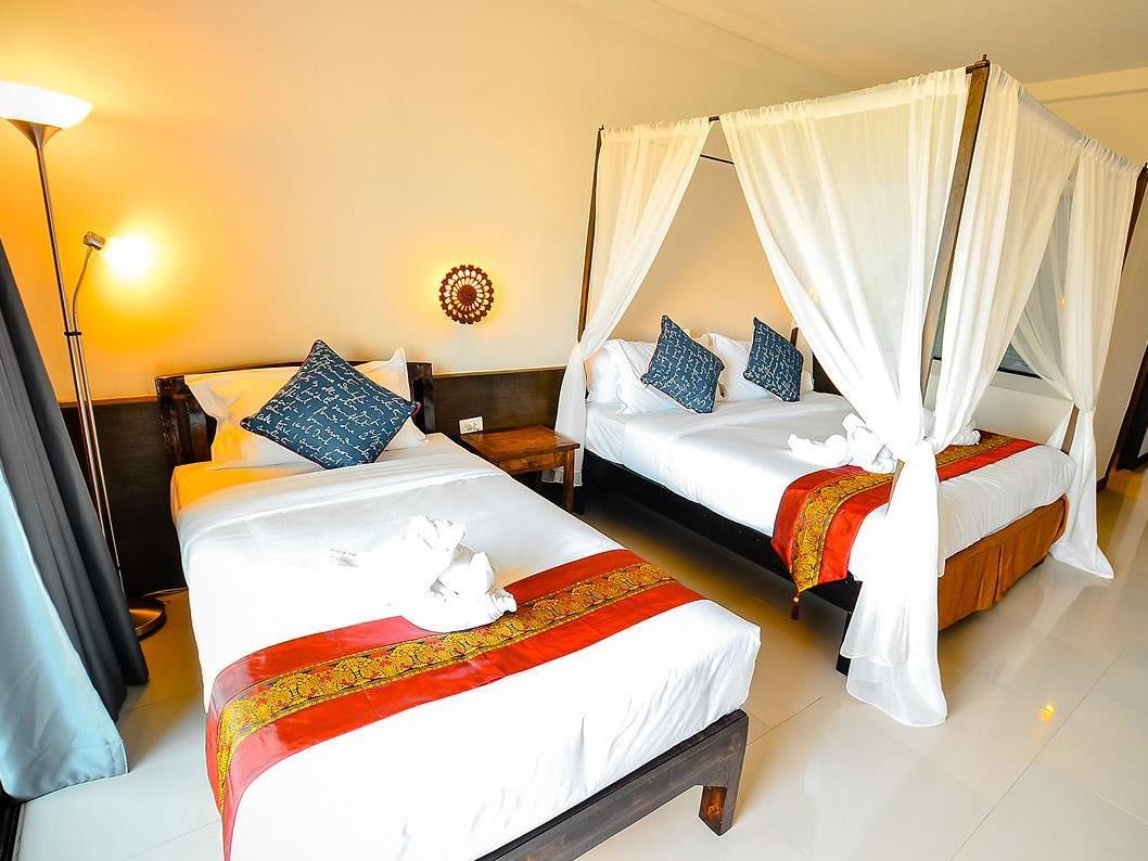 Family Room - 1 Double and 1 Single - Free WiFi access - Breakfast included