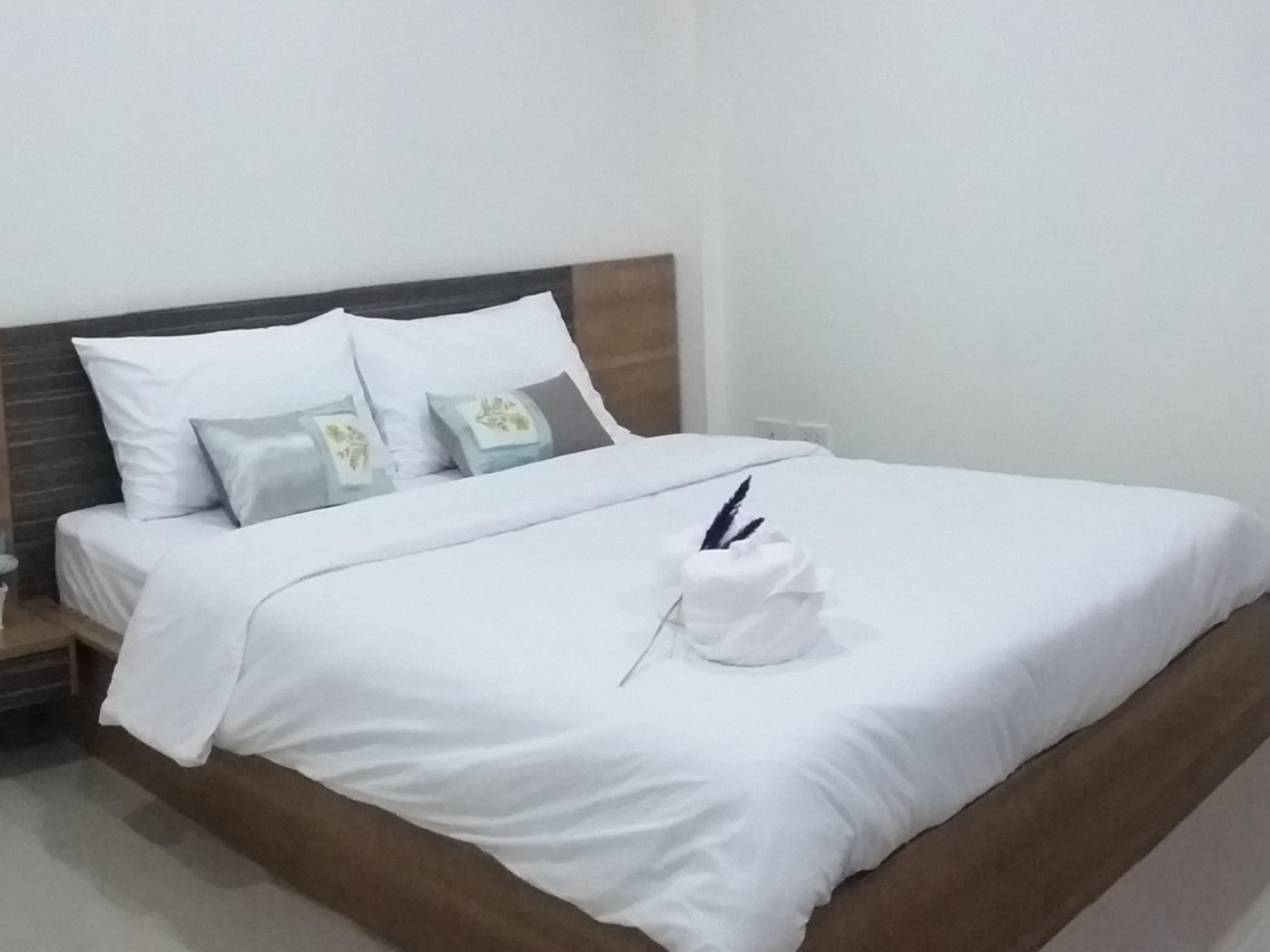 Standard Single Bed - Breakfast included