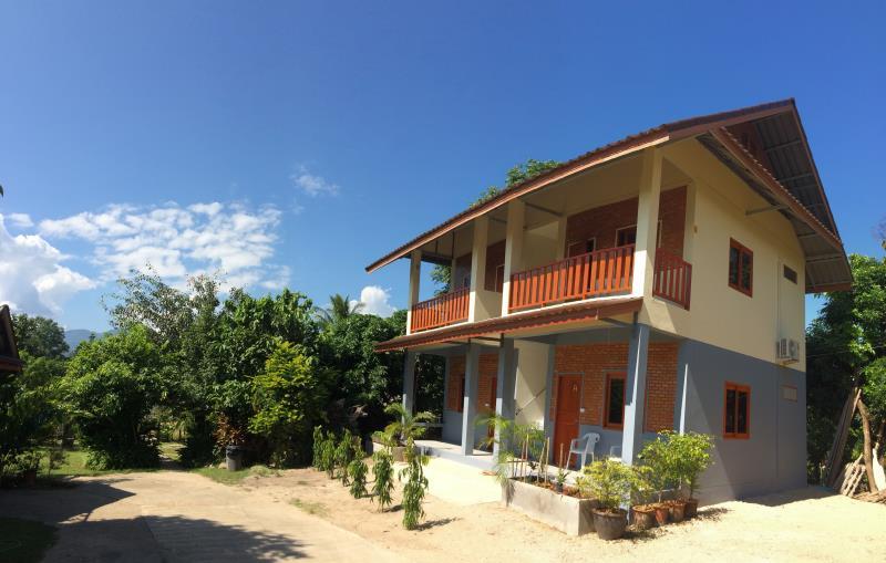 Twin Bed Air Conditioning - Free WiFi access - Breakfast included