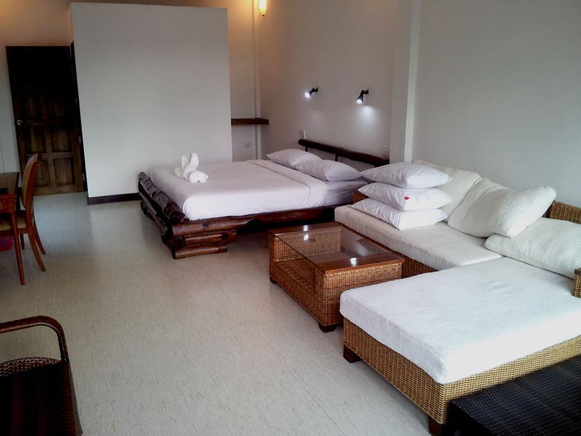 Engpha Suite 2nd Floor - Free WiFi access - Breakfast included
