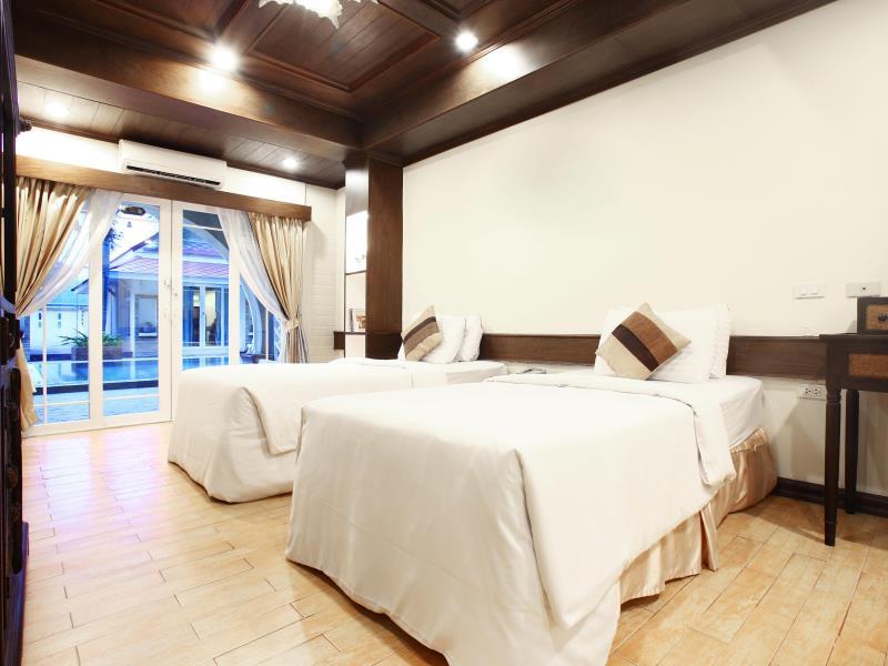 Deluxe Pool Access - Free WiFi access - Breakfast included