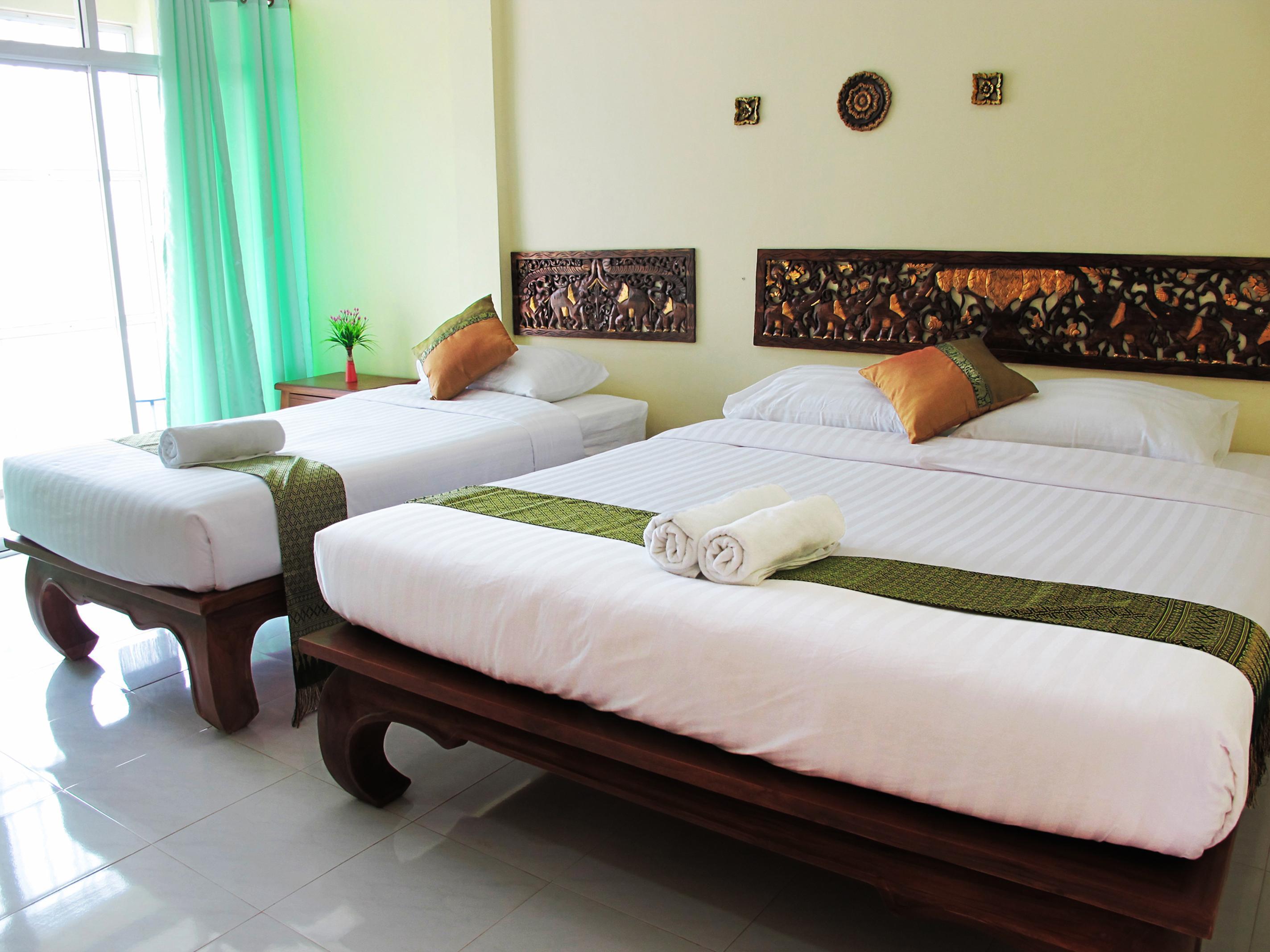 Family Room - Free WiFi access - Breakfast included