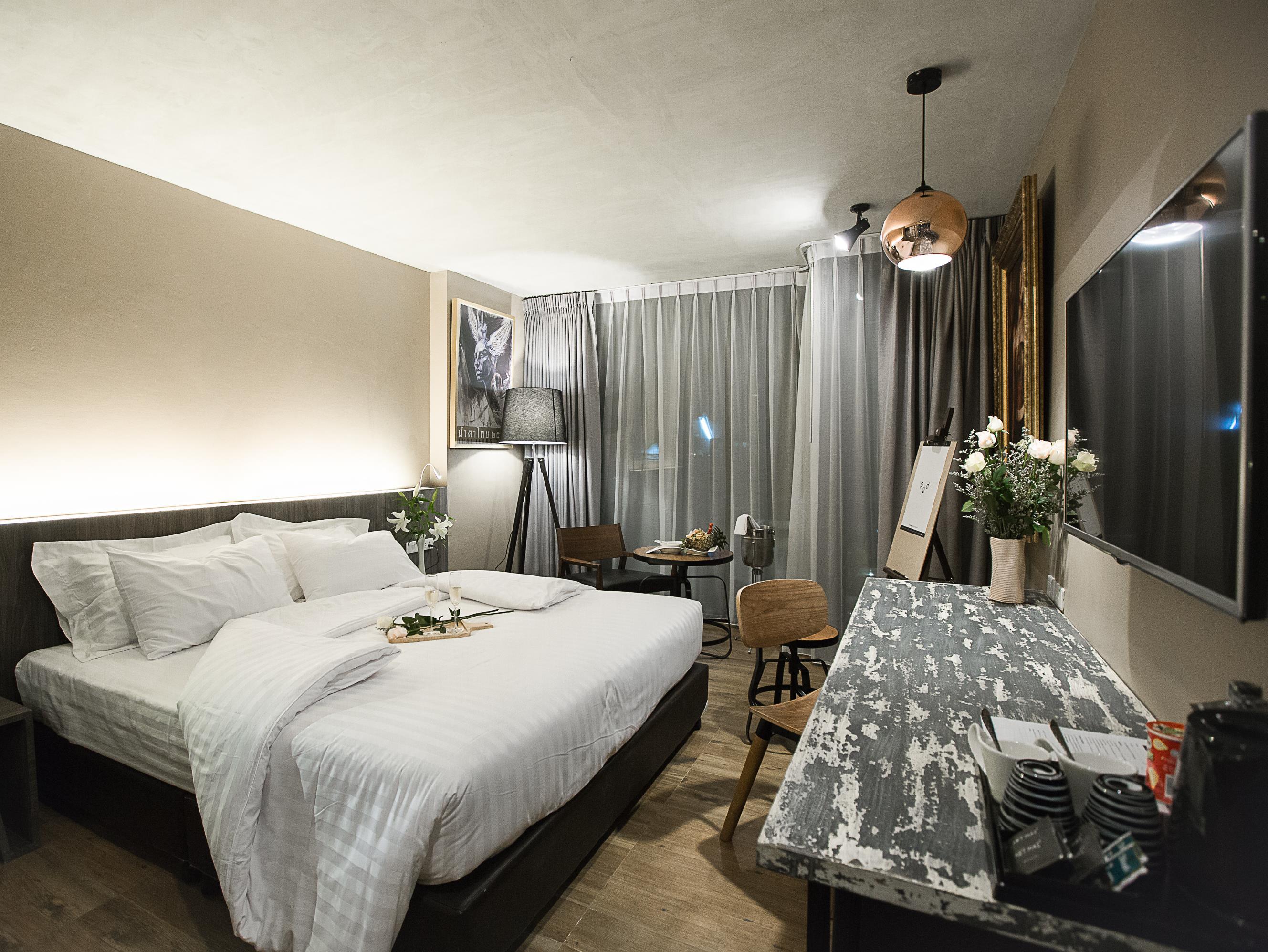 Exclusive Nude Gallery Room with Buffet Breakfast - Breakfast included