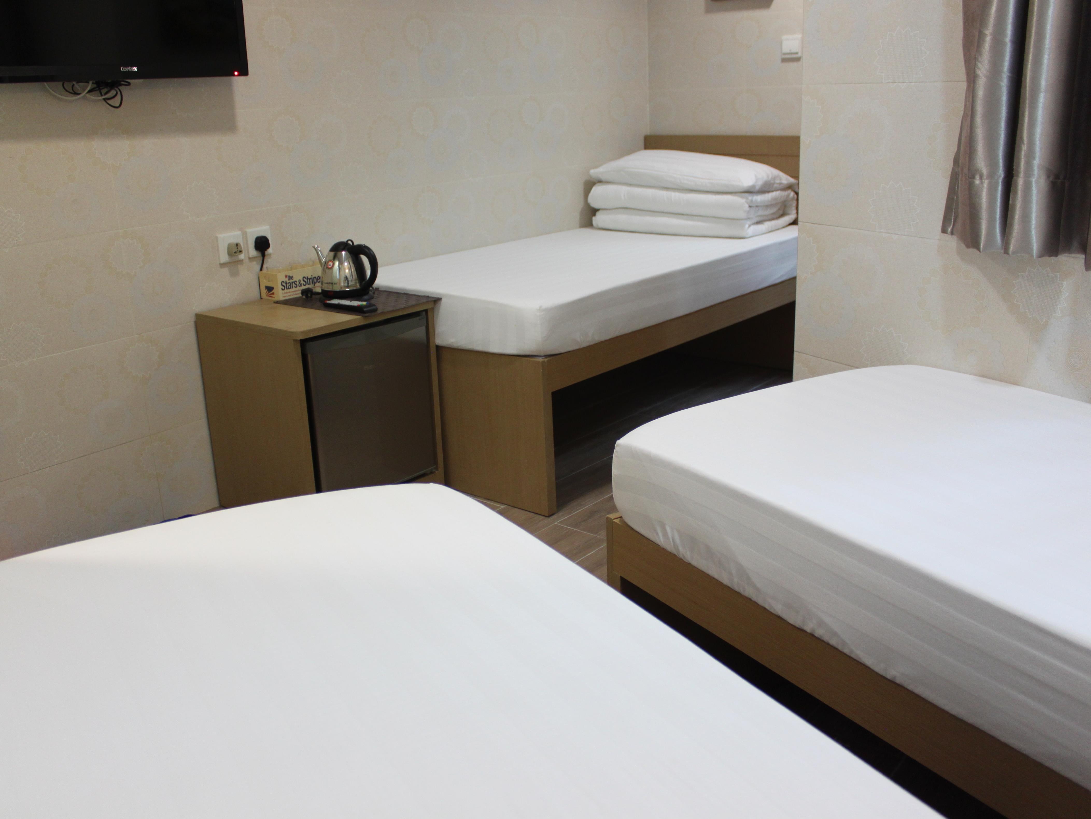Triple Room with 3 single beds - Free WiFi access