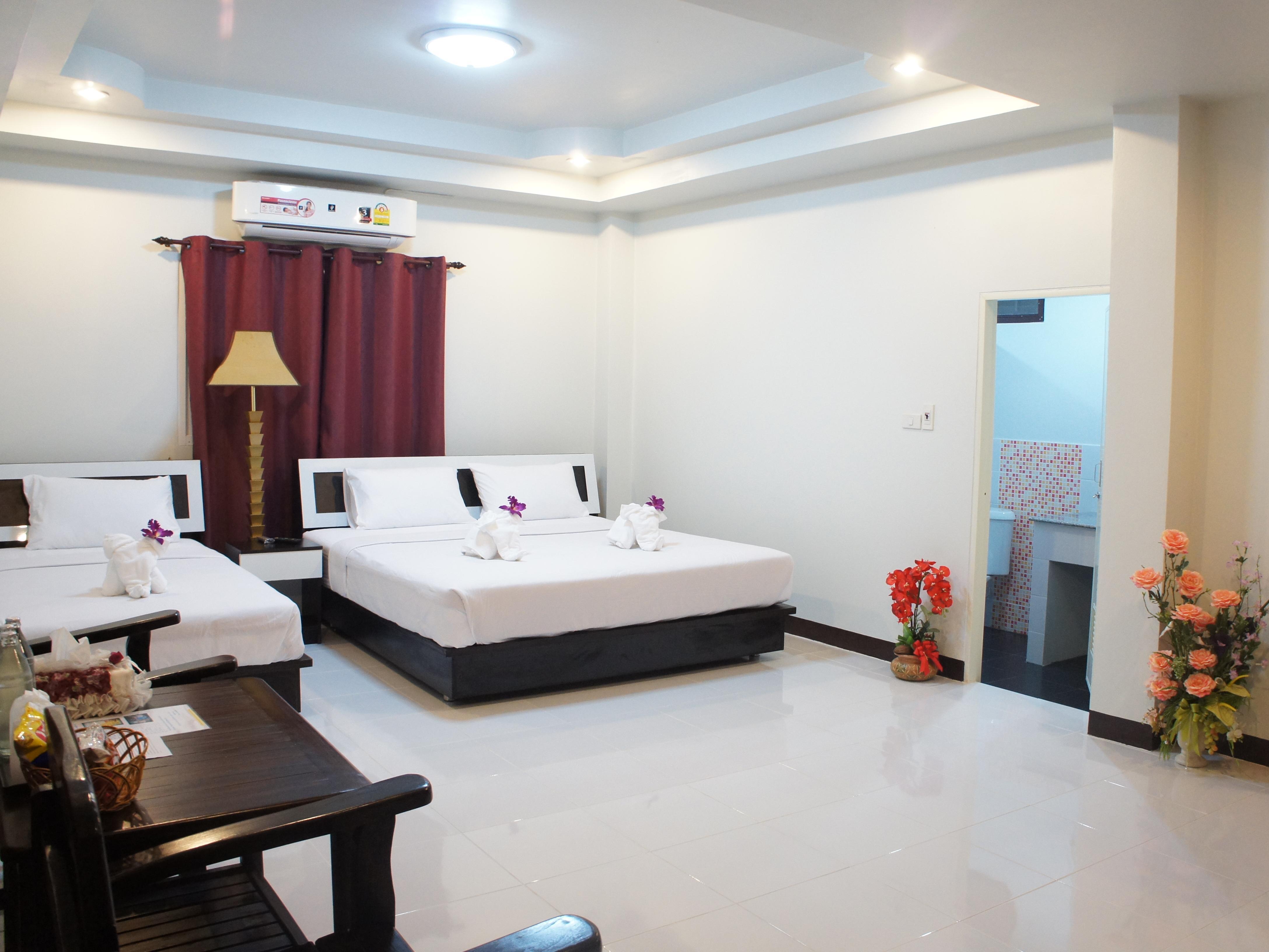 Family Room - Free WiFi access - Breakfast included