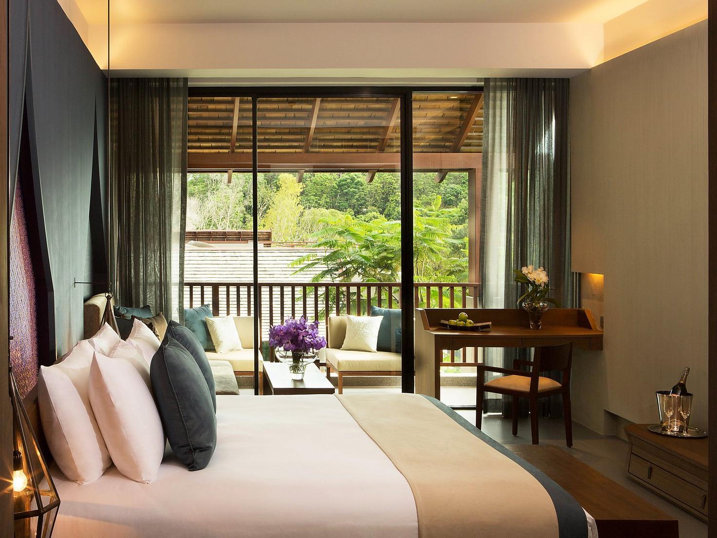 Superior Room with 1 King Bed - Free WiFi access - Breakfast included