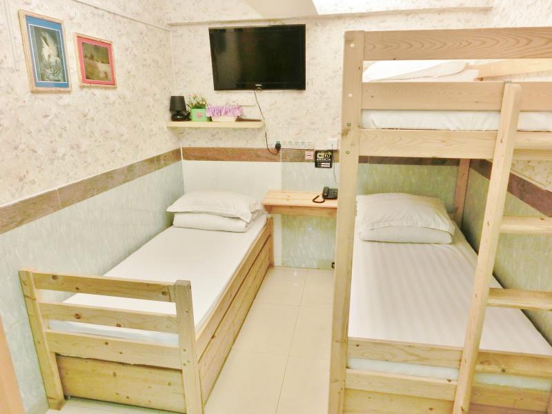 Triple Bed Room (Have Air Conditioning) - Free WiFi access