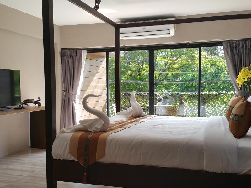 Deluxe Double Bed - Free WiFi access - Breakfast included