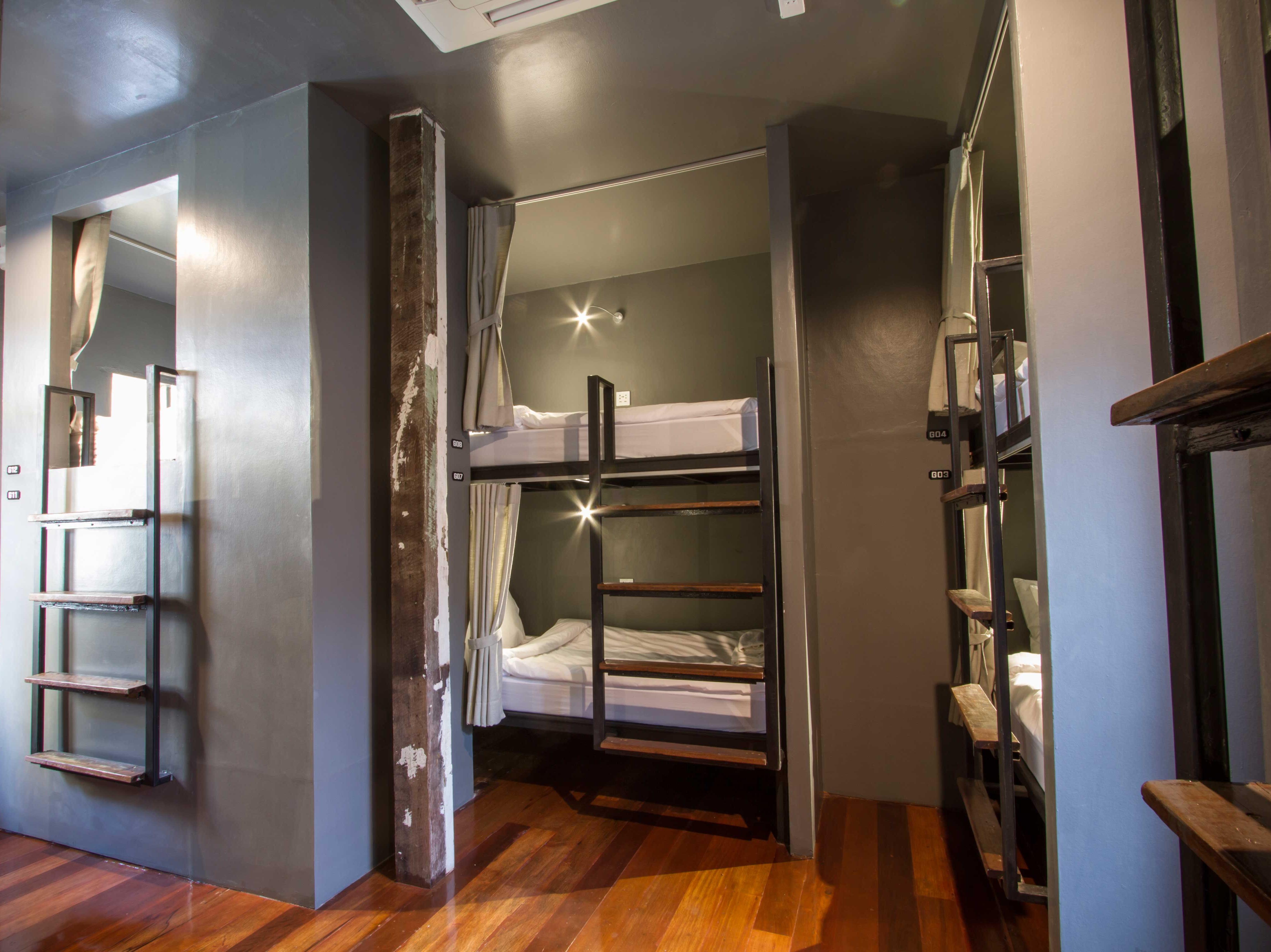 12 Bunk Beds Mixed Dorm - Free WiFi access - Breakfast included