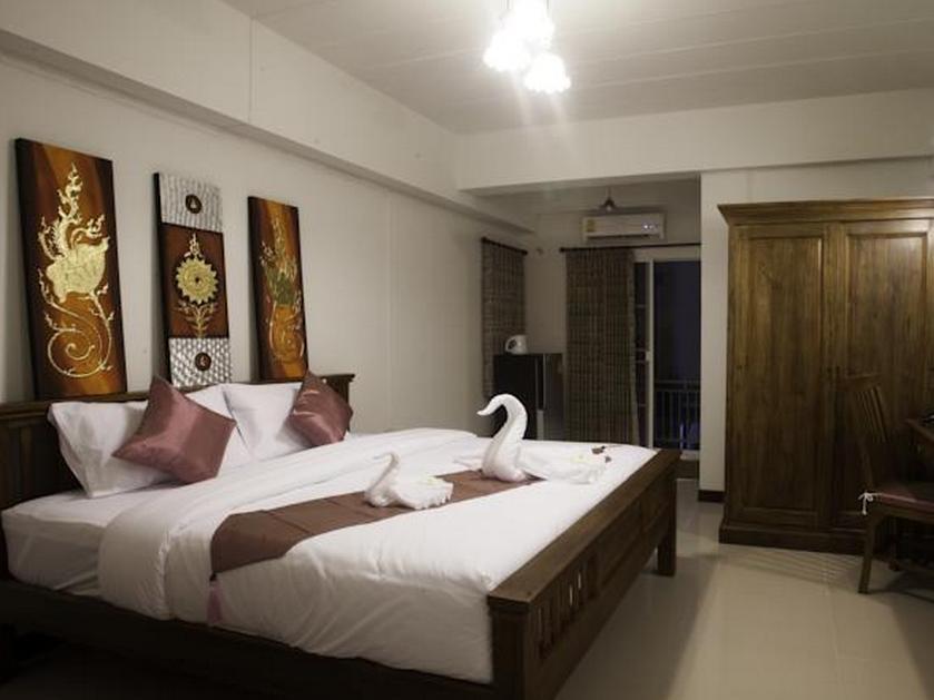 Standard King Bed - Free WiFi access - Breakfast included