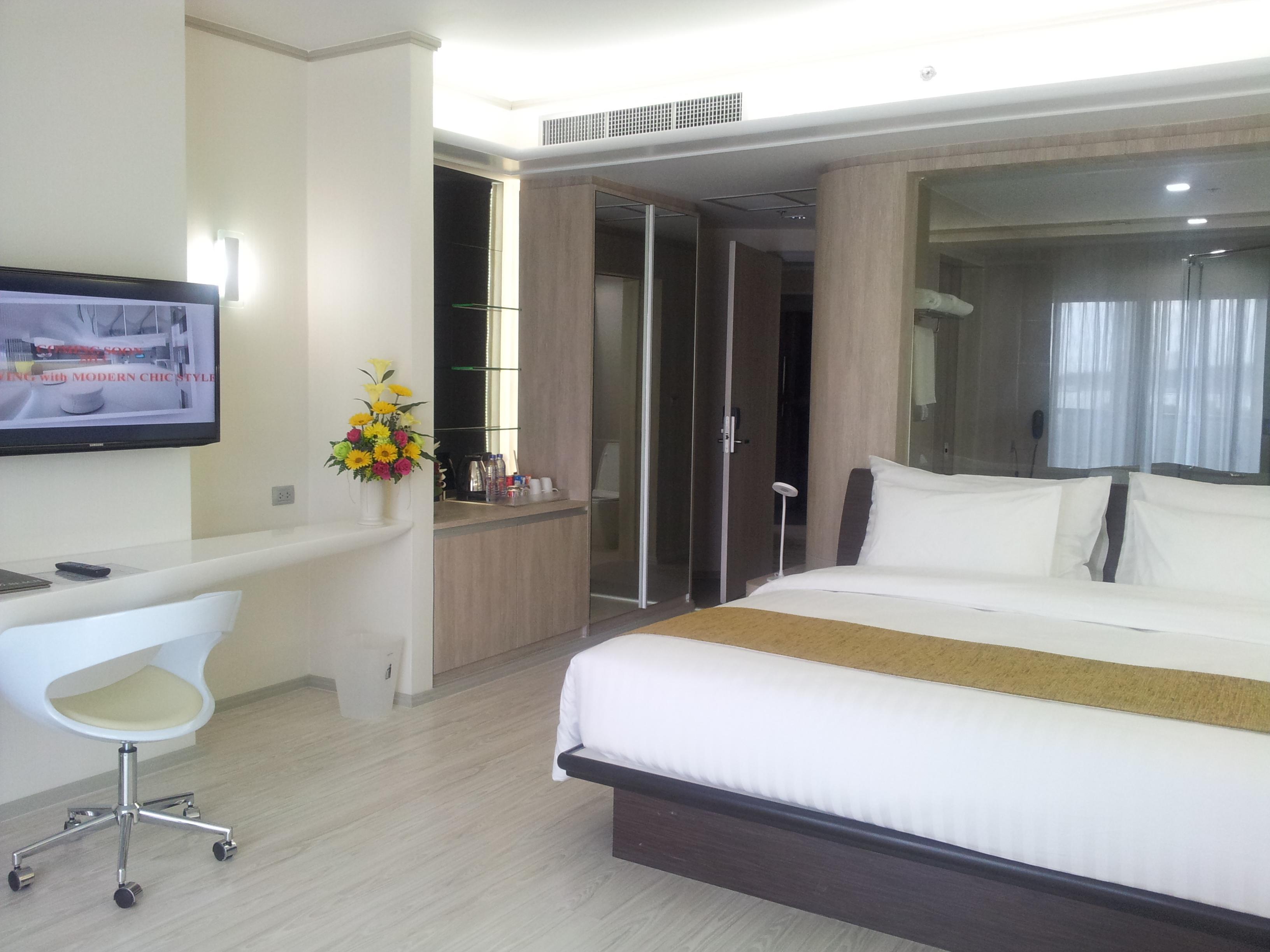 Deluxe Chic Tower with Breakfast - Free WiFi access - Breakfast included