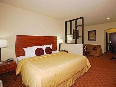 1 King Bed, Suite, No Smoking - Breakfast included