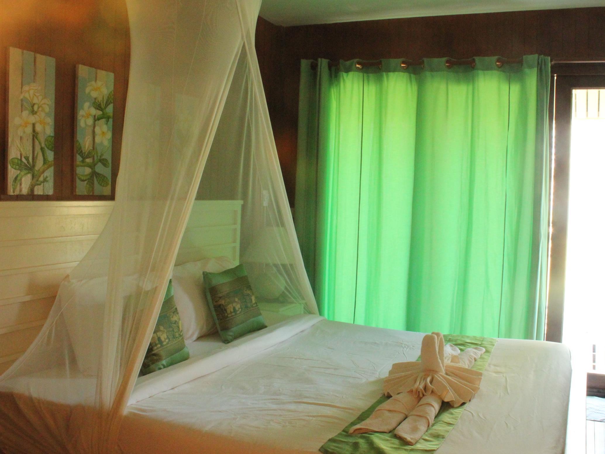 Tropical Garden View Bungalow - Breakfast included