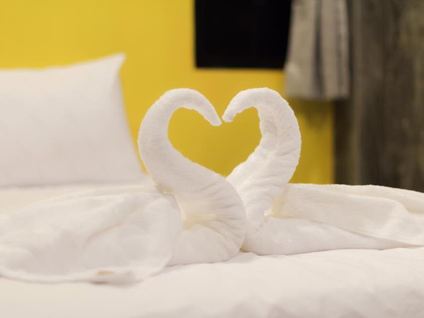 Standard King Bed - Free WiFi access - Breakfast included