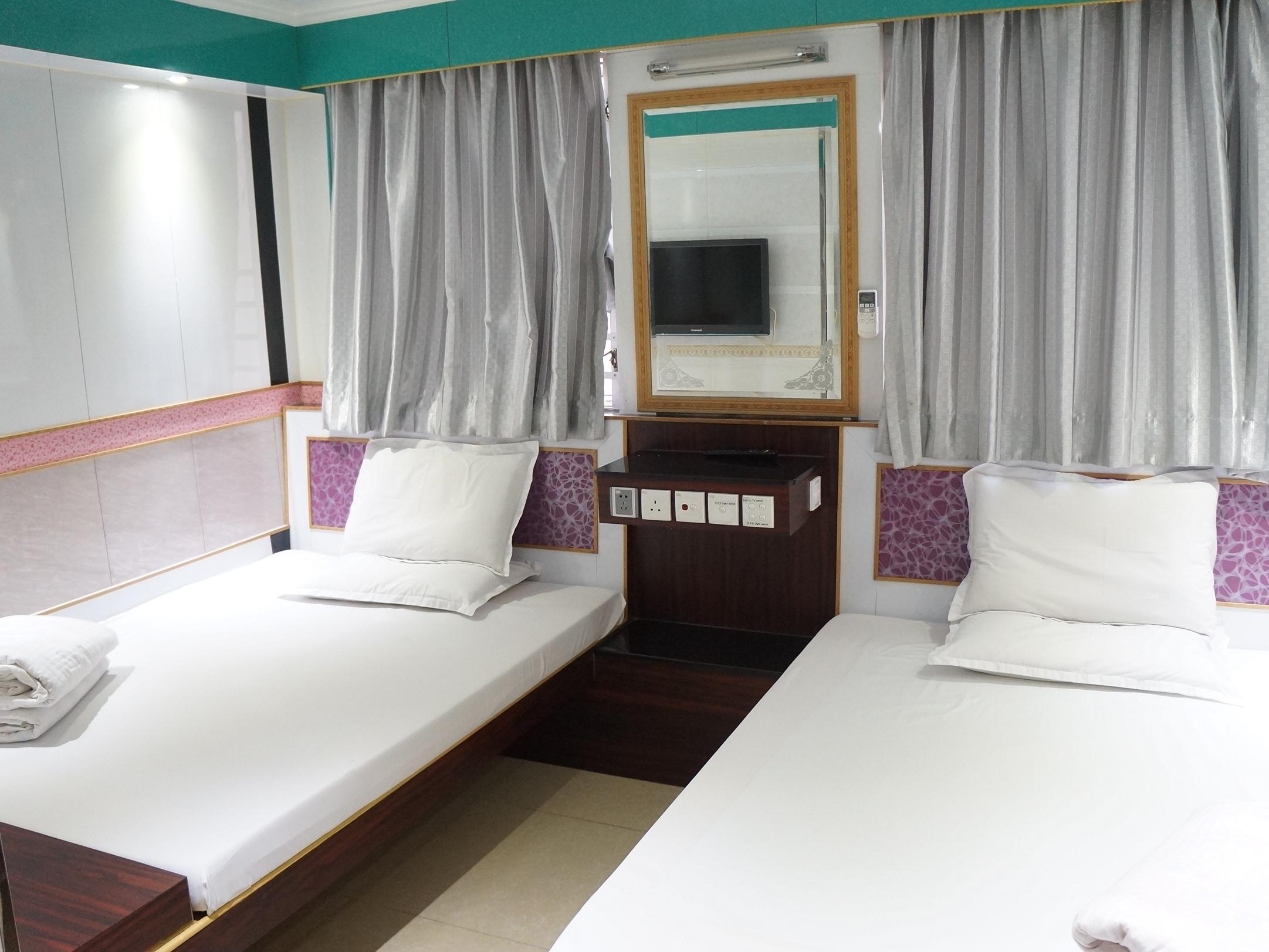 Family room - Double Double Beds - Free WiFi access