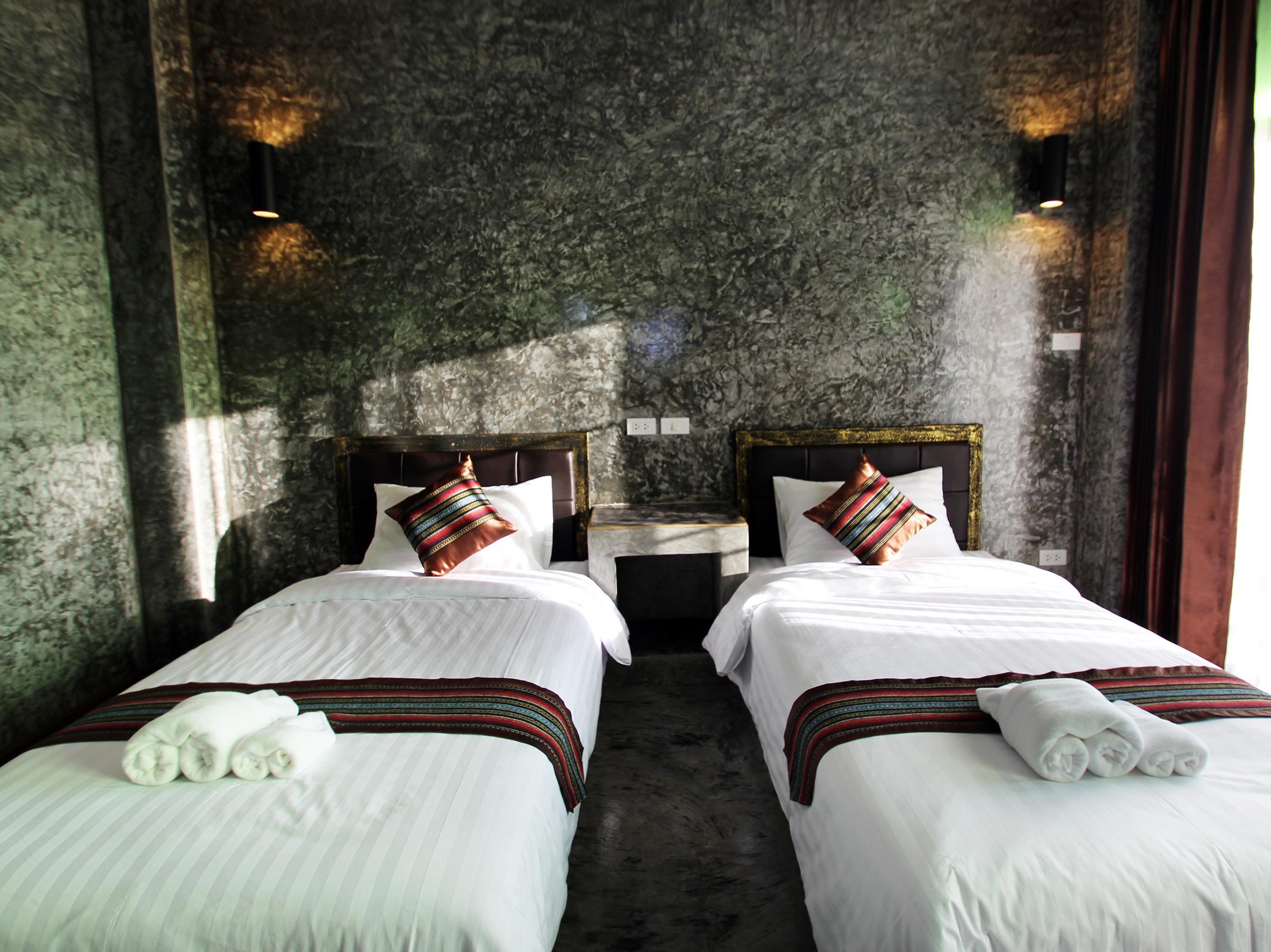 Standard Twin - Free WiFi access - Breakfast included