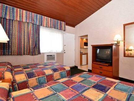 2 Double Beds  No Smoking   - Free WiFi access - Breakfast included