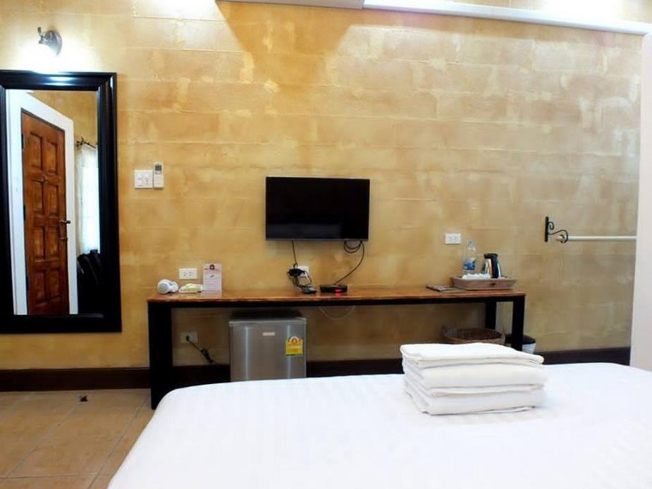Standard Room - Free WiFi access - Breakfast included