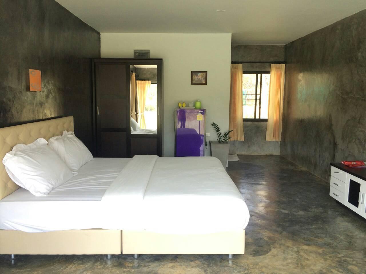 Superior King Bed - Free WiFi access - Breakfast included
