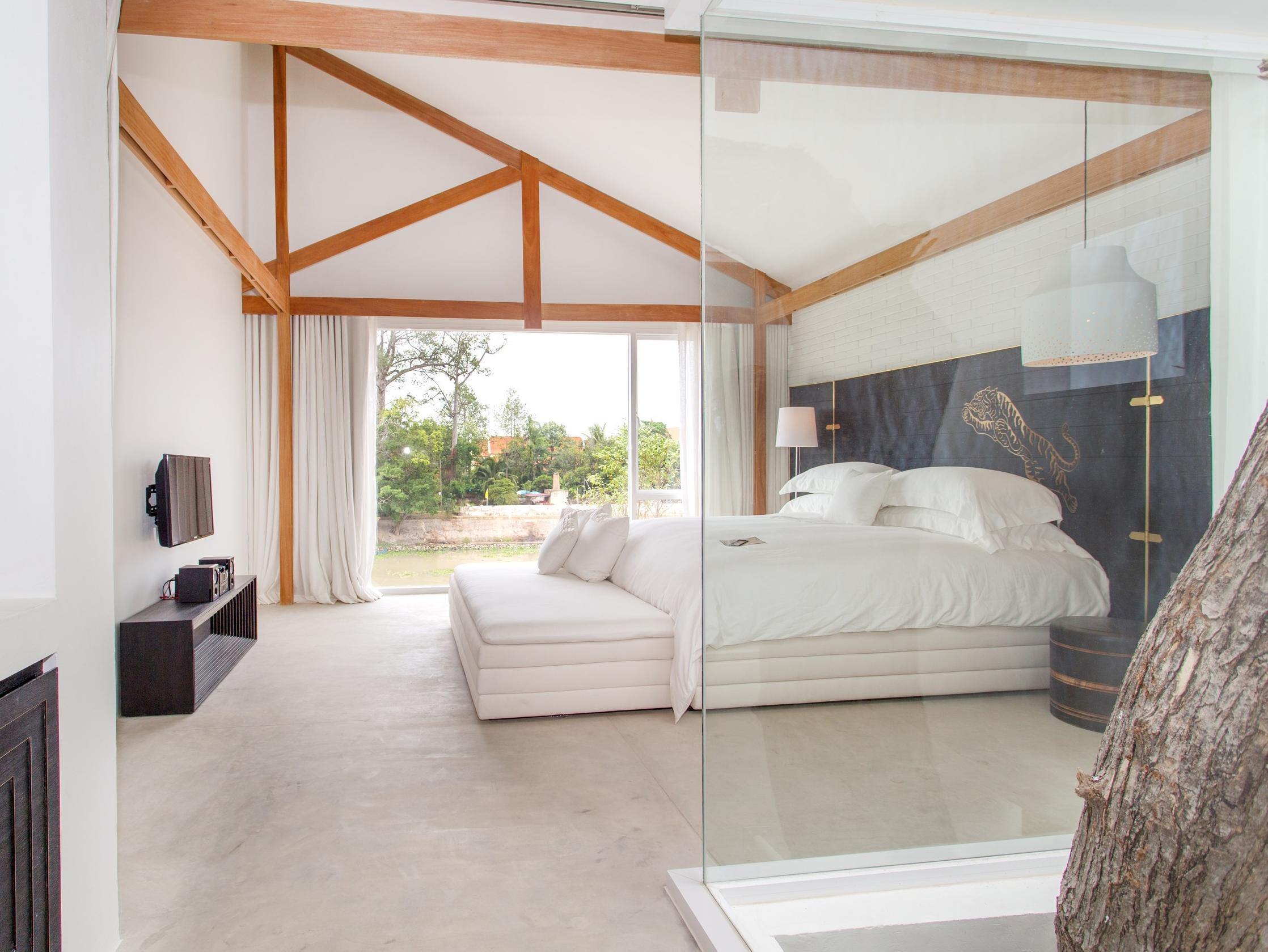 1 Bedroom Duplex River View Suite - Free WiFi access - Breakfast included
