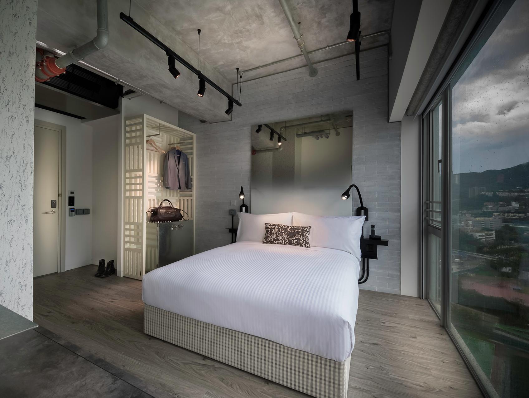 Deluxe Queen with Six Value Deals including........ - Free WiFi access - Breakfast included
