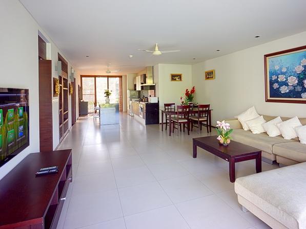 Two-Bedroom Apartment with Terrace - Free WiFi access