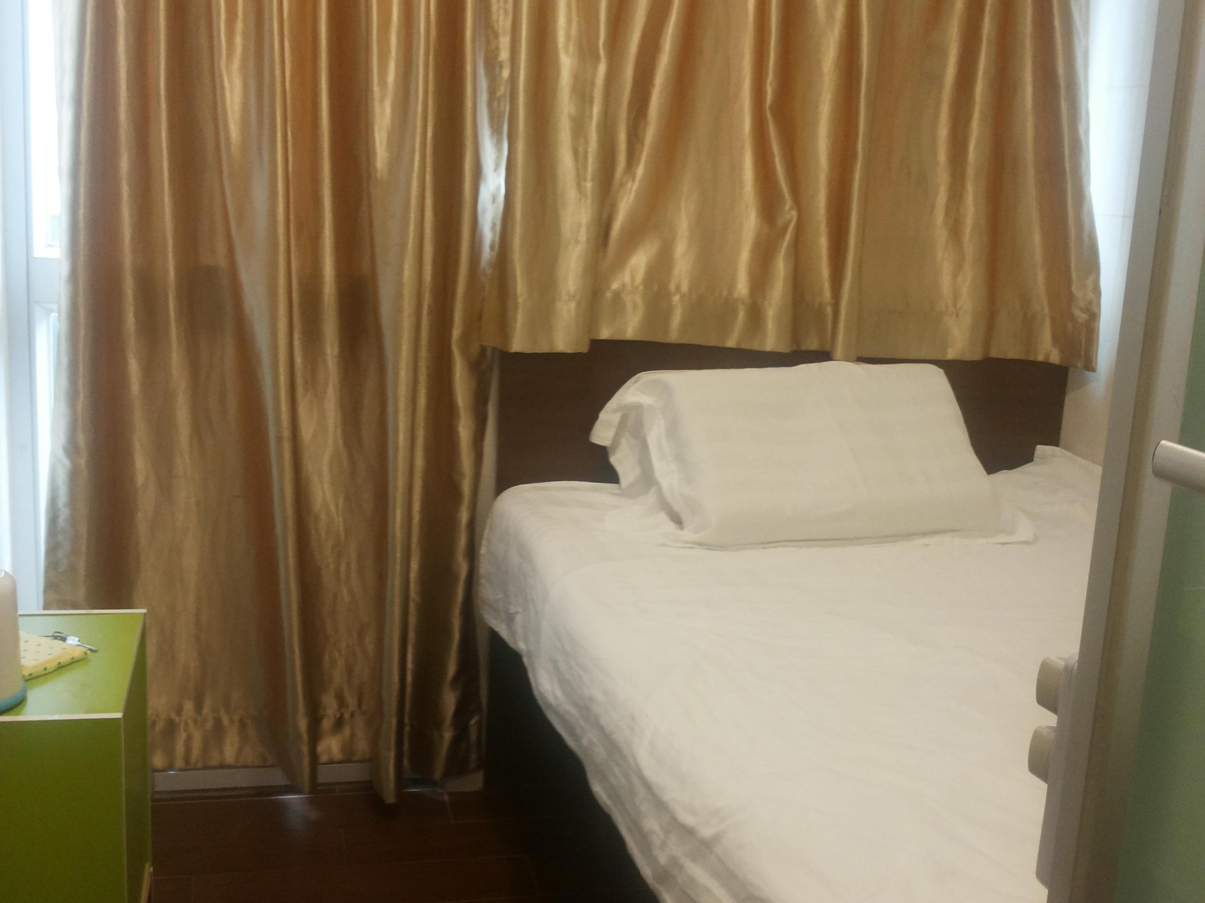 Double Room with 1 double bed - newly renovated - Free WiFi access