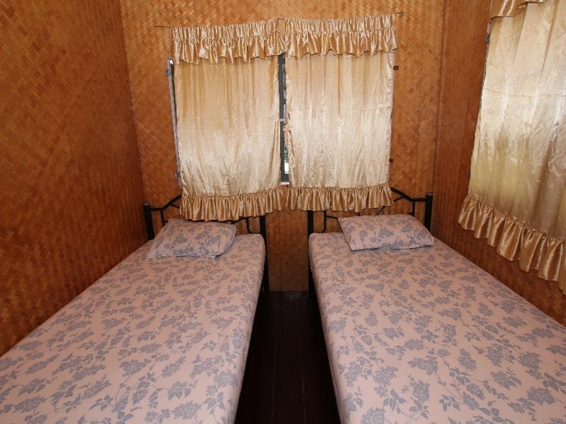 Standard Fan with River View - Free WiFi access