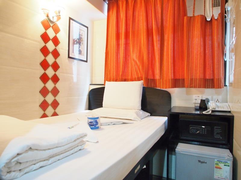 Single Room with 1 single bed - Free WiFi access