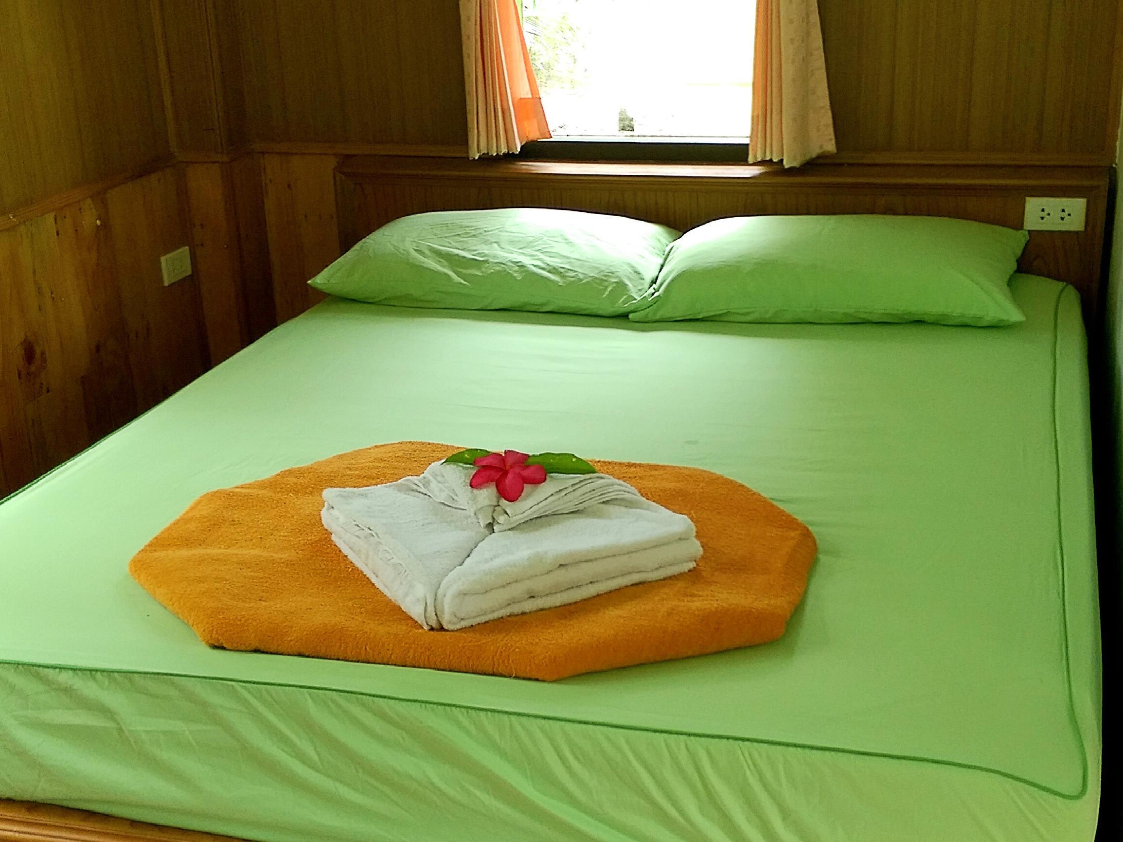 Standard Queen Bed - Breakfast included