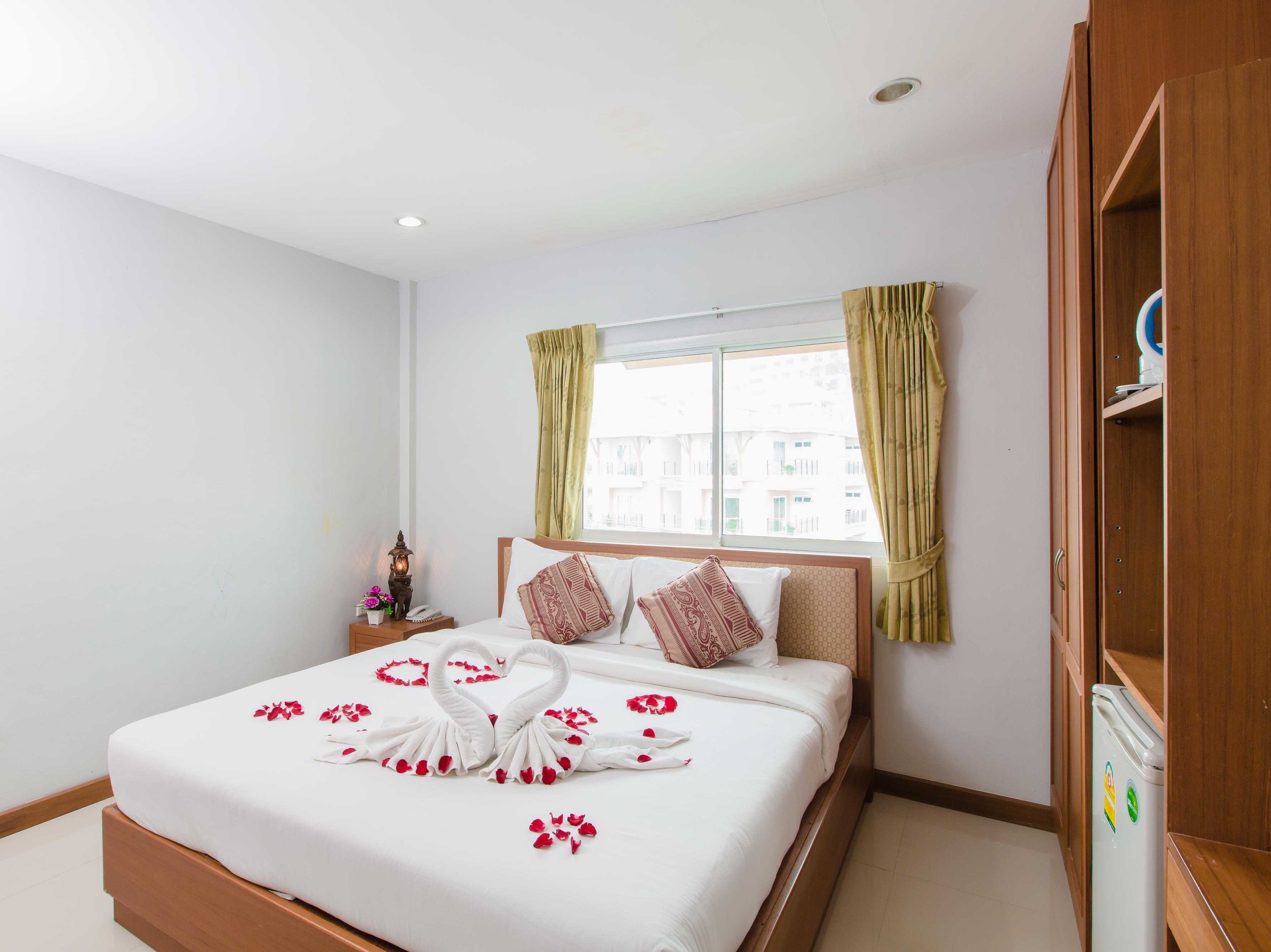 Standard Queen Room - Free WiFi access