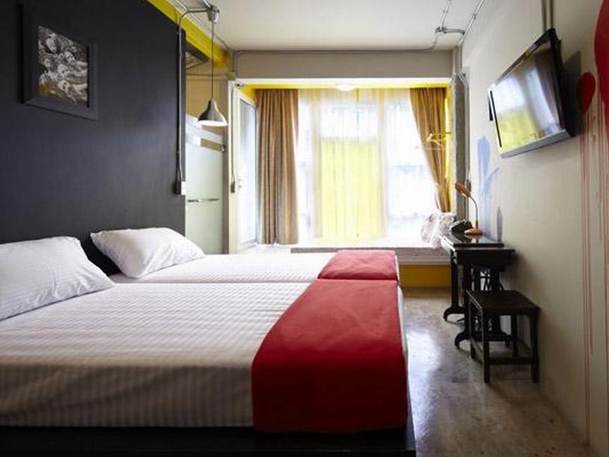 Twin Bed Ensuite - Free WiFi access