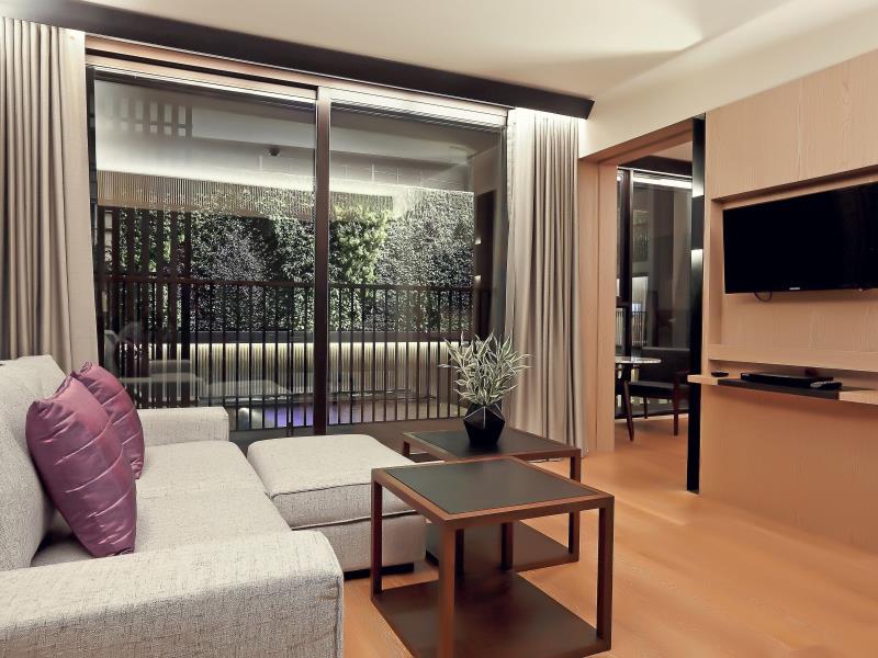 One Bedroom Premier Suite with Buffet Breakfast - Free WiFi access - Breakfast included