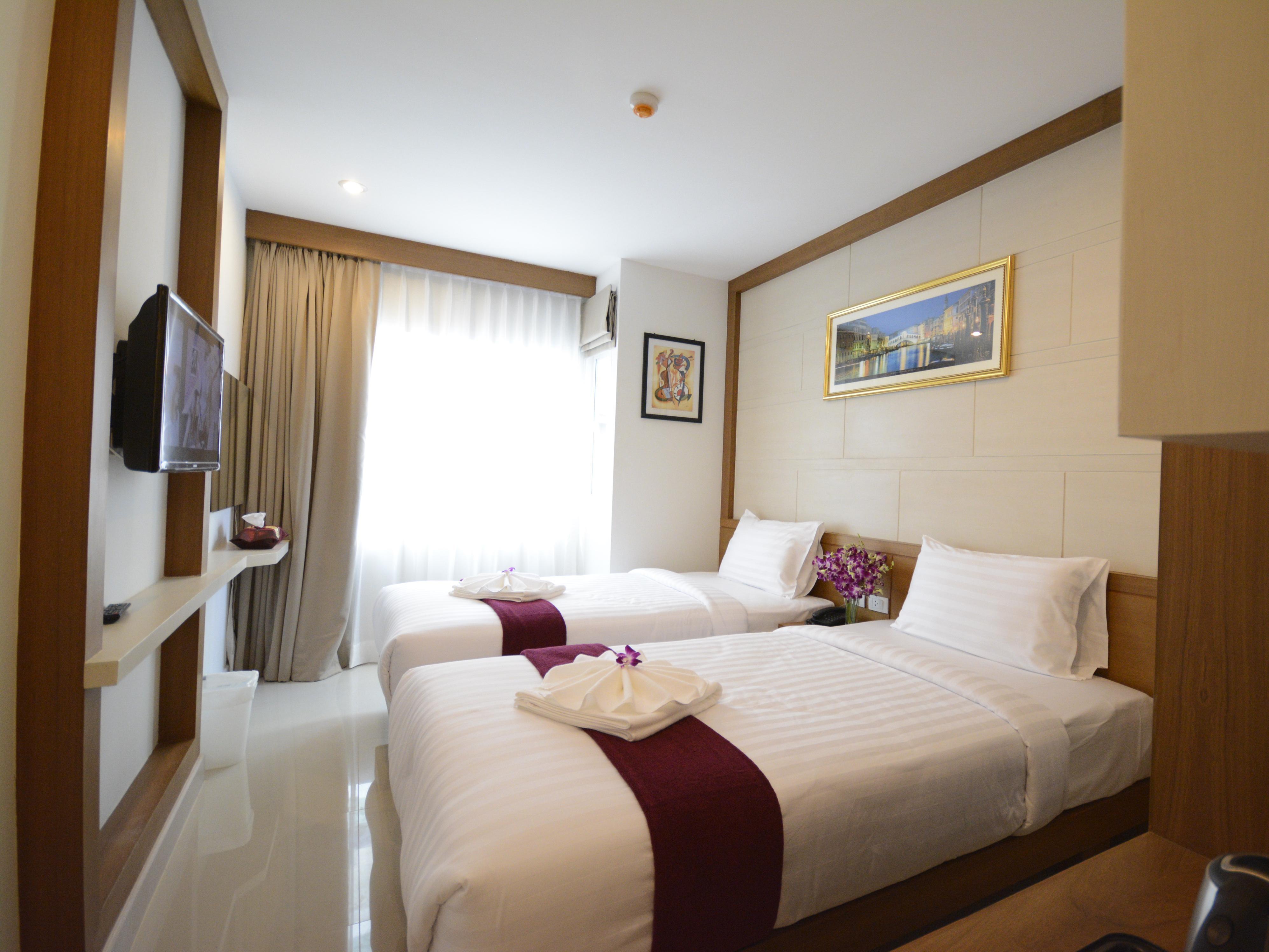 Deluxe Twin Room with Breakfast - Free WiFi access - Breakfast included
