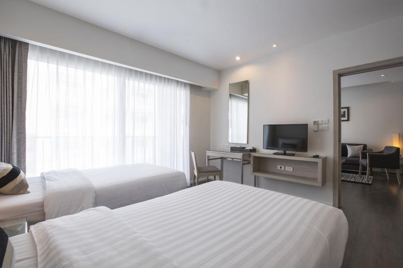 One Bedroom Suite with breakfast - Breakfast included