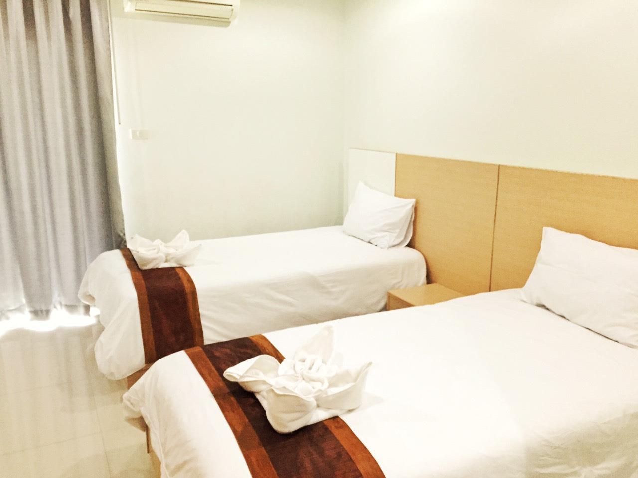 Standard Twin - Free WiFi access - Breakfast included