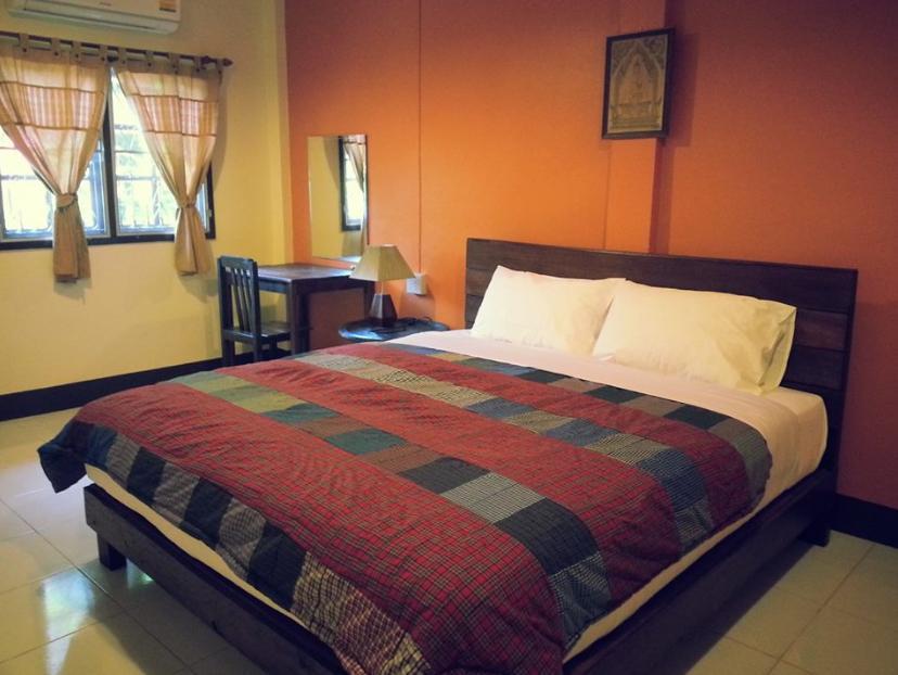 Jasmine - Deluxe Air Conditioning Room King Bed - Free WiFi access - Breakfast included