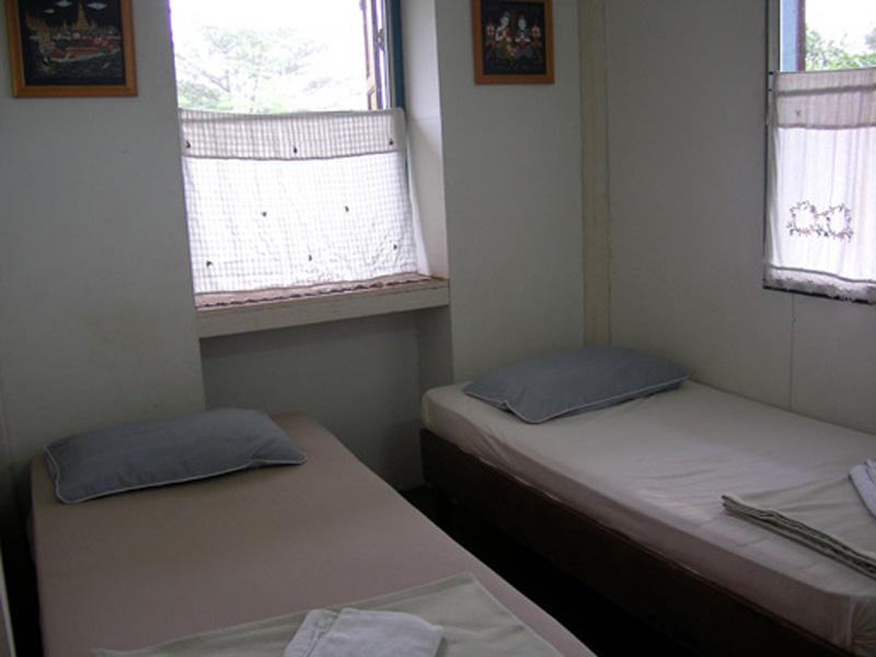Fan Room - Free WiFi access