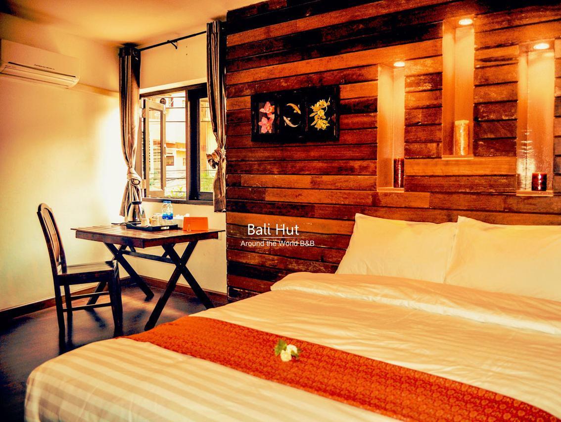 Standard Double Bed - Bali Hut - Free WiFi access