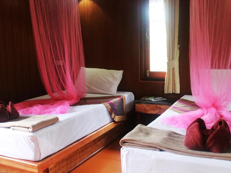 Superior Room with Air Conditioning - Breakfast included