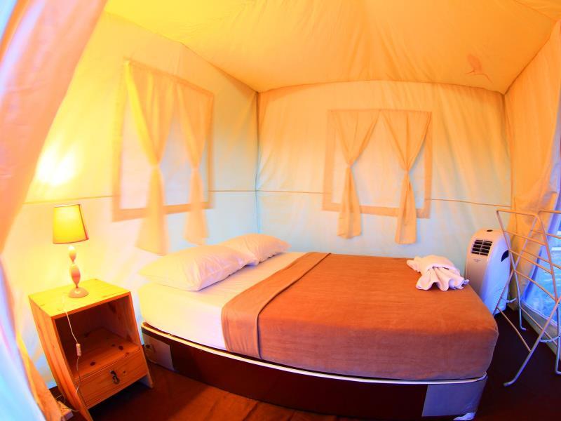 VIP Tent with dinner (shared bathroom) - Breakfast included
