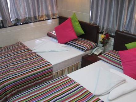 Family Room with 2 Double Beds - Free WiFi access
