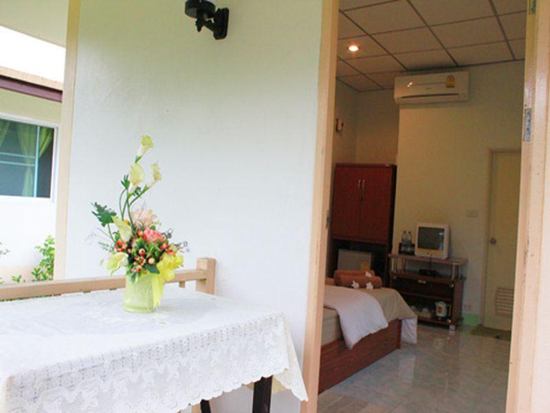 Ruen Ton Num Lek - Best price guarantee