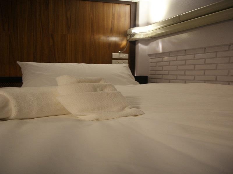 Female Dormitory 6 Bunk Beds - Free WiFi access