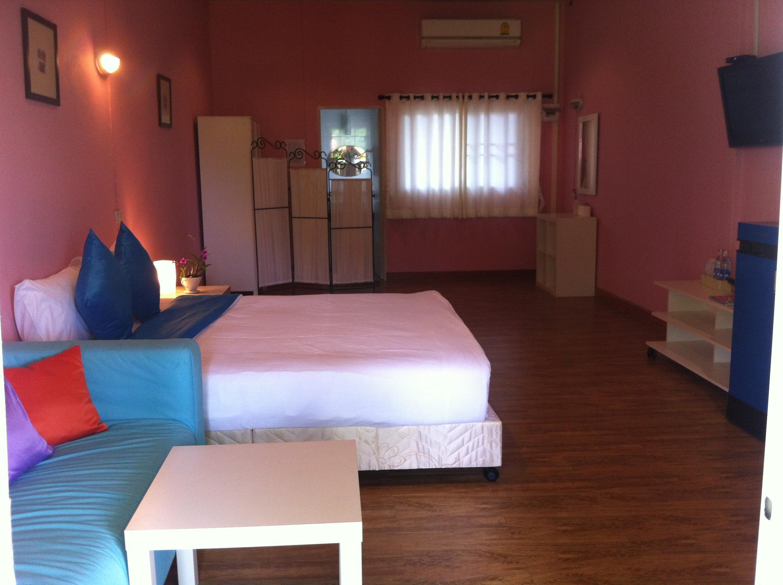 Standard Double Bed - Breakfast included