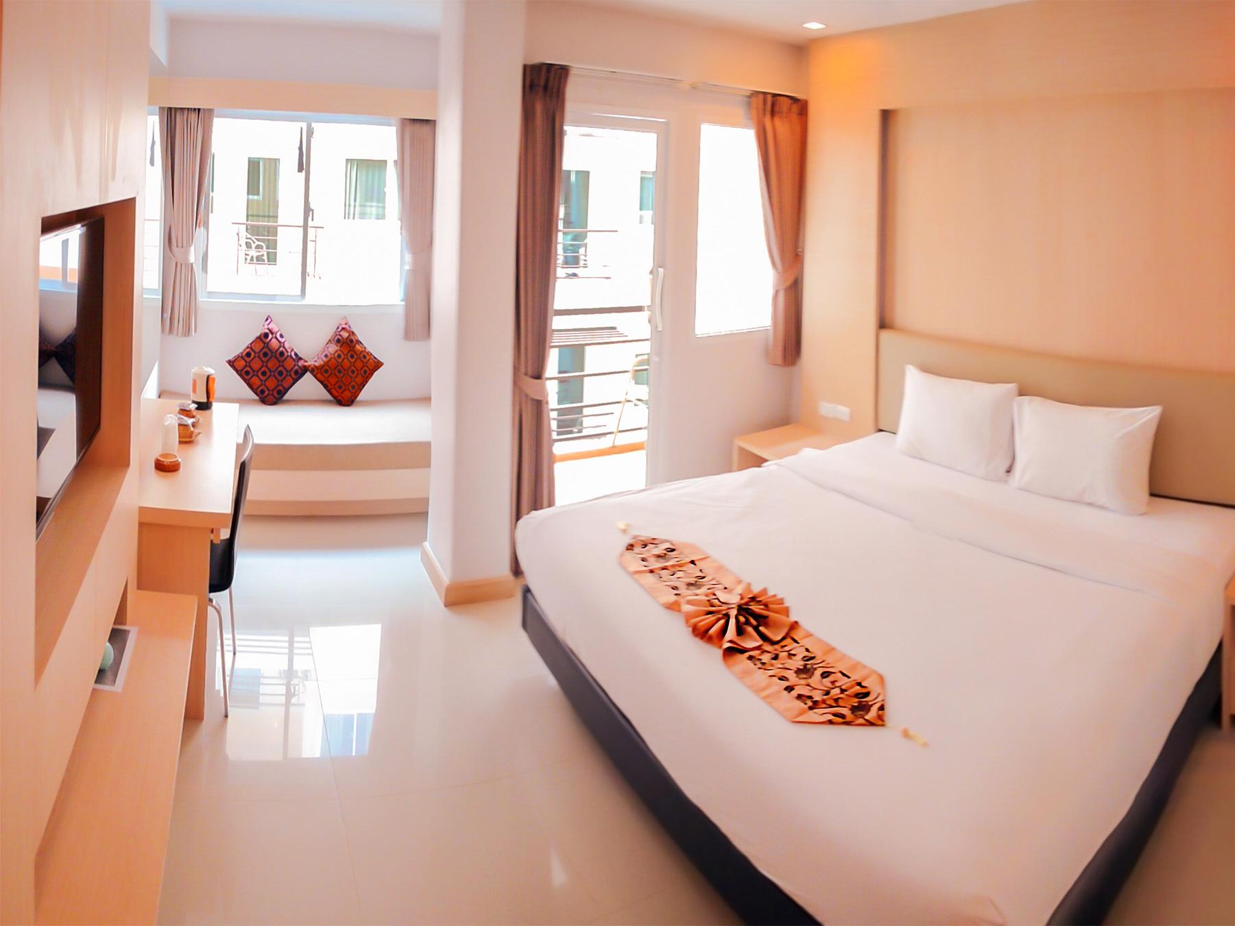 Deluxe King Pool View With Breakfast - Free WiFi access - Breakfast included