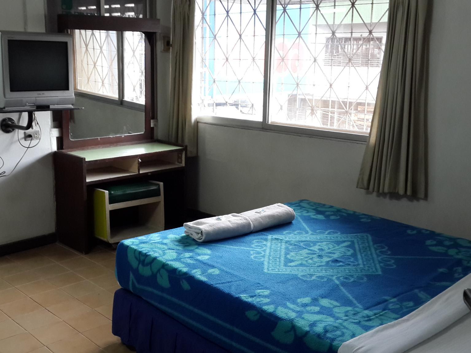 Fan Room - 1 Double Bed - Best price guarantee