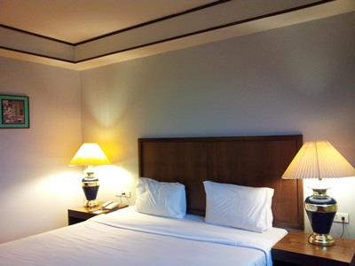 Standard Double Bed - Breakfast included