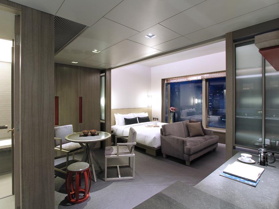 V Grand Suite (One King Bed Only) - Free WiFi access
