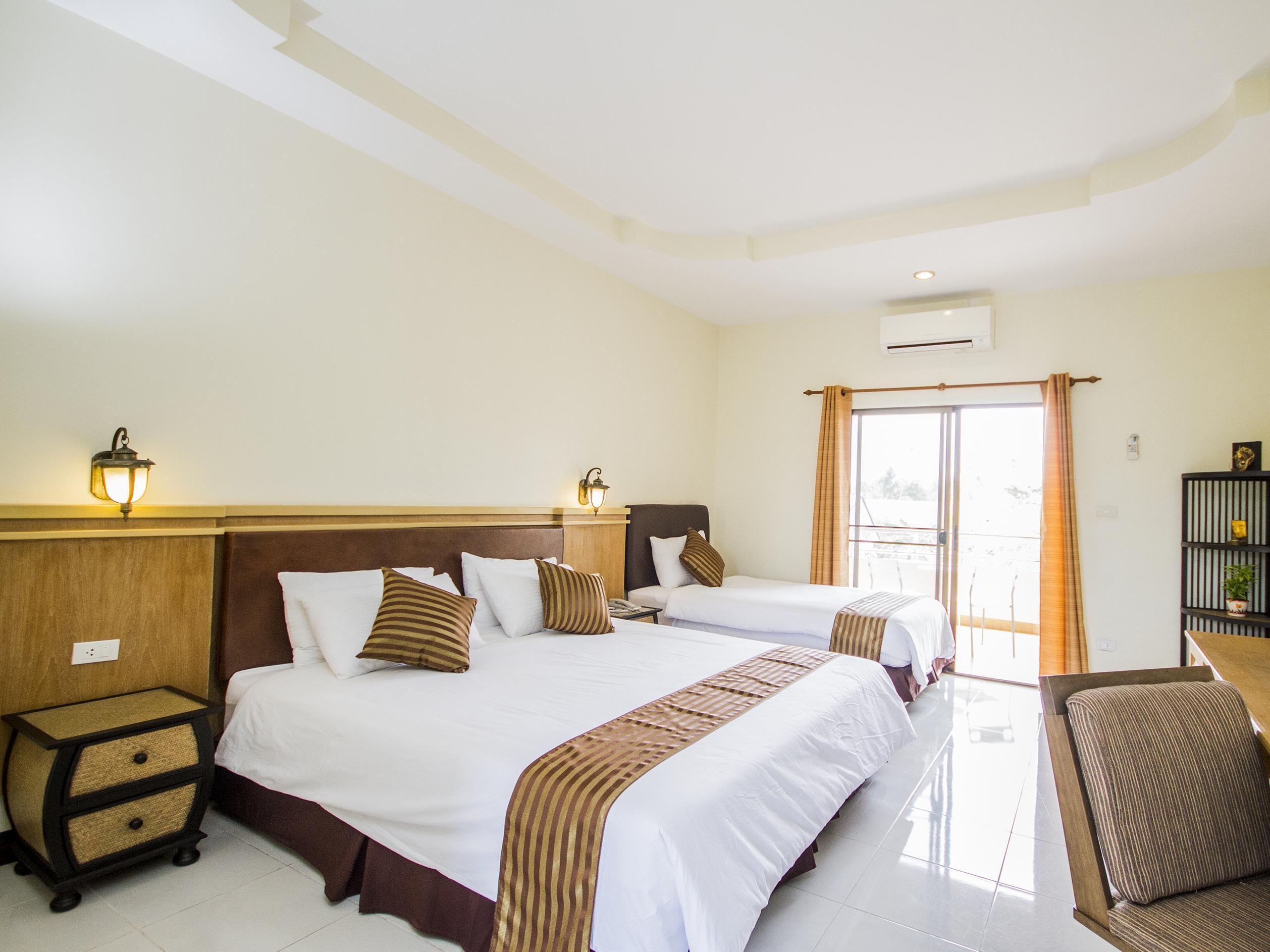 Superior Deluxe With Breakfast - Free WiFi access - Breakfast included